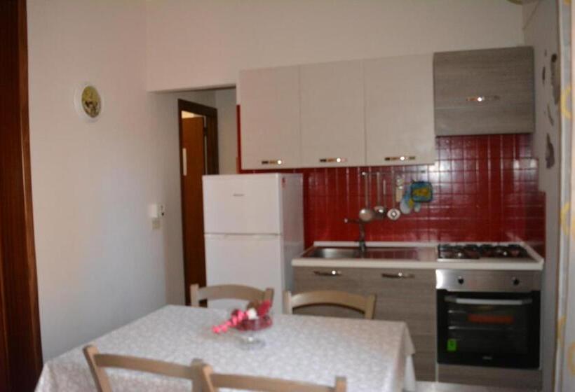 آپارتمان 1 خوابه با بالکن, B&b La Pergola