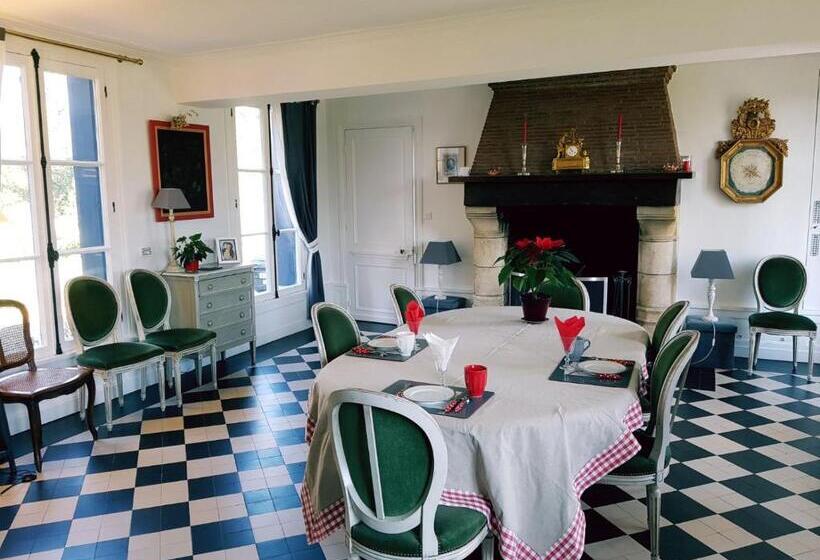 带花园景观的标准三人间, Manoir De L As De Trèfle