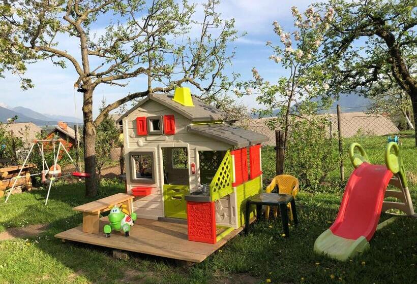 3 Bedroom Suite, Garden Apartments Maria