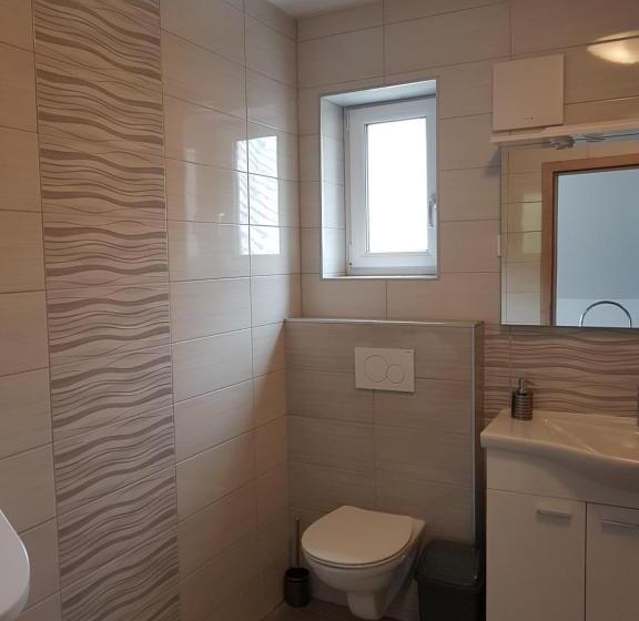استودیوی لوکس, Garden Apartments Maria
