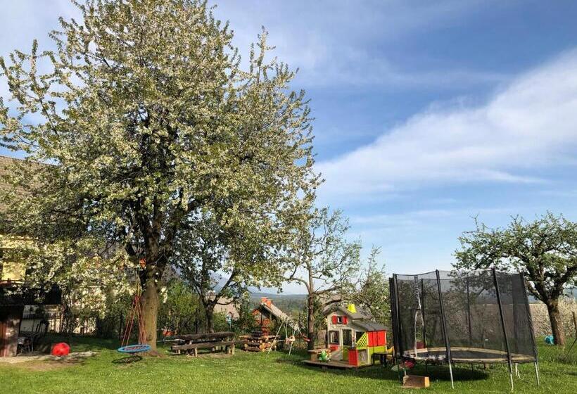 استودیوی لوکس, Garden Apartments Maria