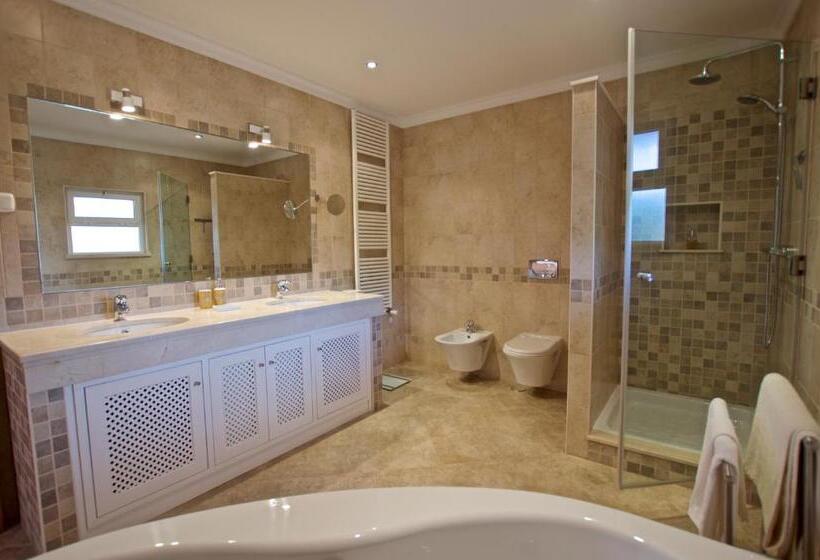 سوئیت پنت هاوس, Casa Mocho Branco