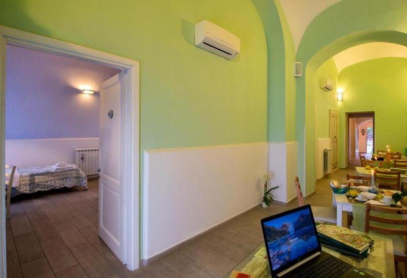 适合残疾人使用的标准间, Il Giardino Di Tonia   Oplontis Guest House   Bed & Garden