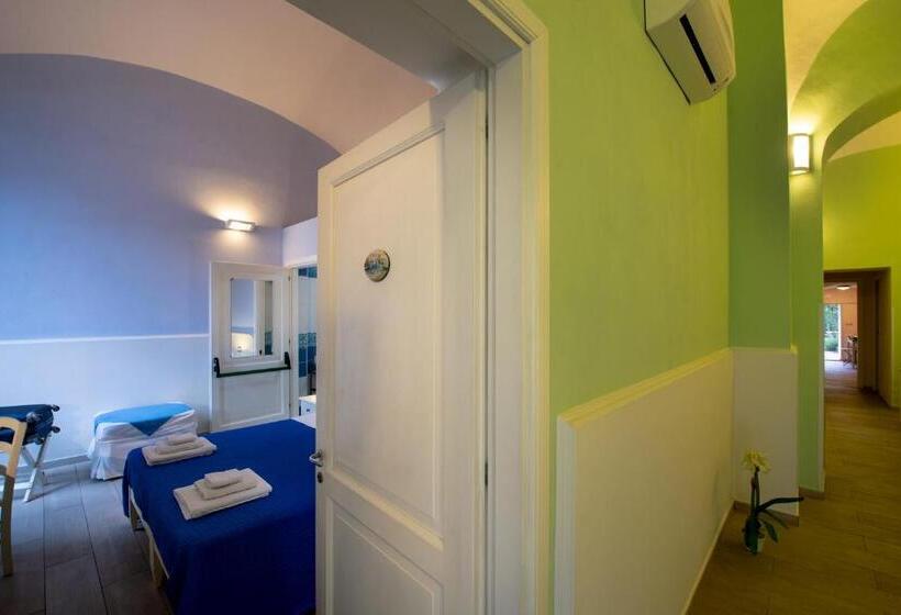 适合残疾人使用的标准间, Il Giardino Di Tonia   Oplontis Guest House   Bed & Garden