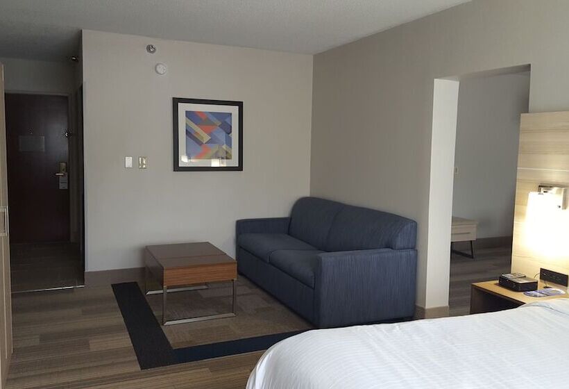 스위트, Holiday Inn Express Louisville Northeast, An Ihg