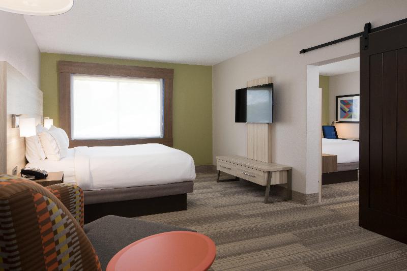 스위트, Holiday Inn Express Louisville Northeast, An Ihg