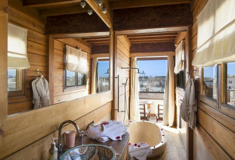 Люкс Superior, Riad Chbanate
