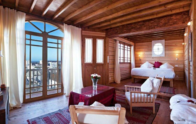 Люкс Superior, Riad Chbanate