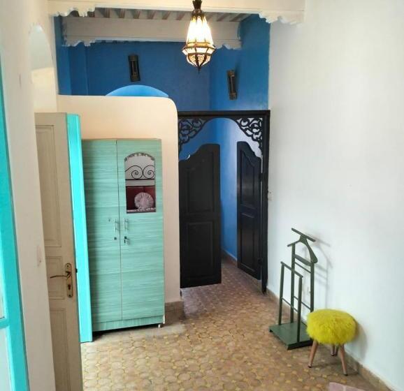 Номер Стандарт, Riad Darko
