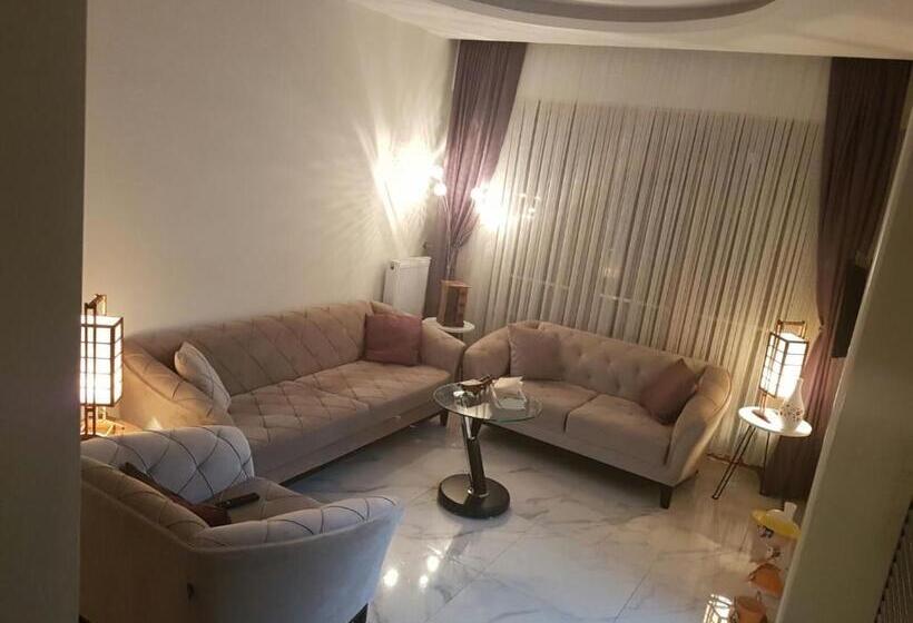 Люкс с Балконом, Doctor House