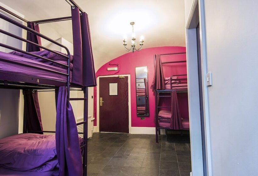 Кровать в Многоместном Номере с Общей Ванной, Safestay York Micklegate