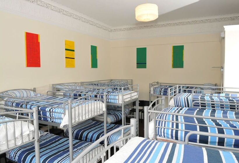 Кровать в Общей Комнате, The Hostel