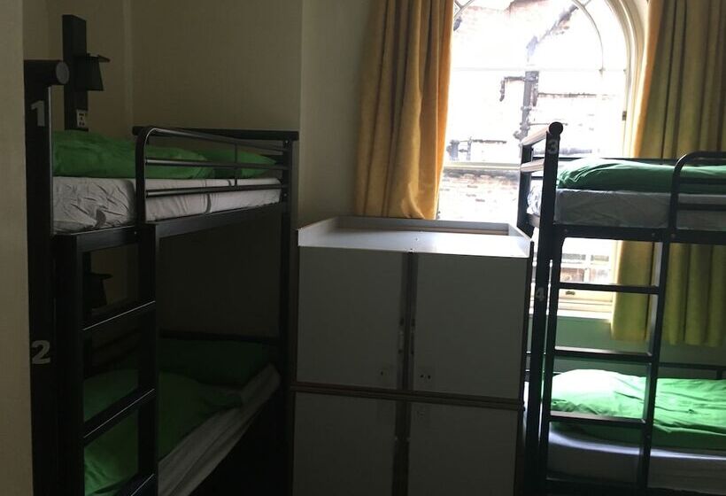 Кровать в Многоместном Номере с Общей Ванной, Yha London St Paul S