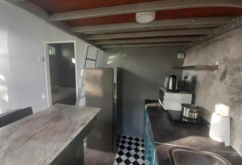 استودیوی لوکس, Entropy Apartment