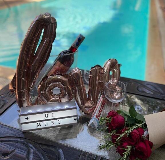 استودیوی استاندارد, Kenya Comfort Suites