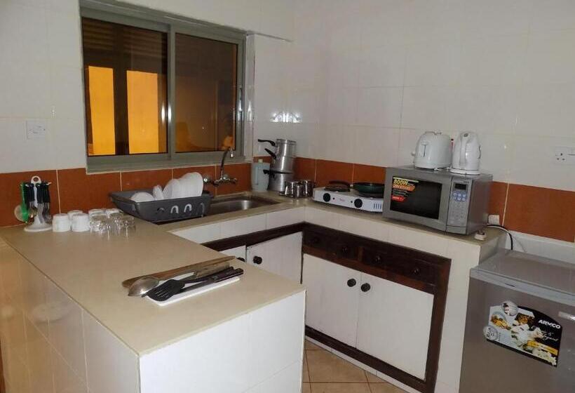 اتاق استاندارد سه نفره, Kenya Comfort Suites