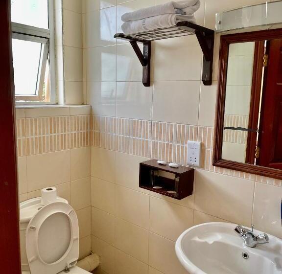 اتاق خانوادگی, Kenya Comfort Suites