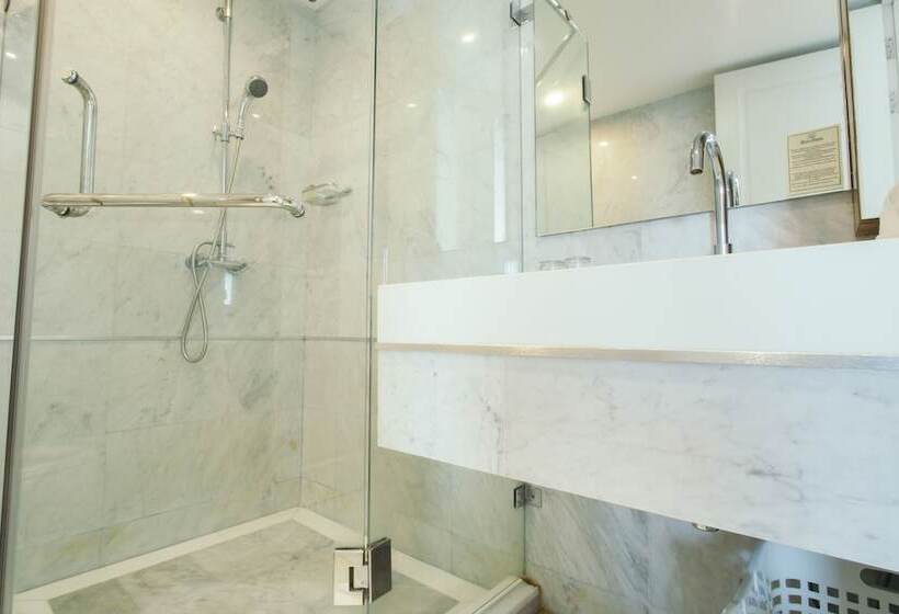 اتاق لوکس, Thomson Residence