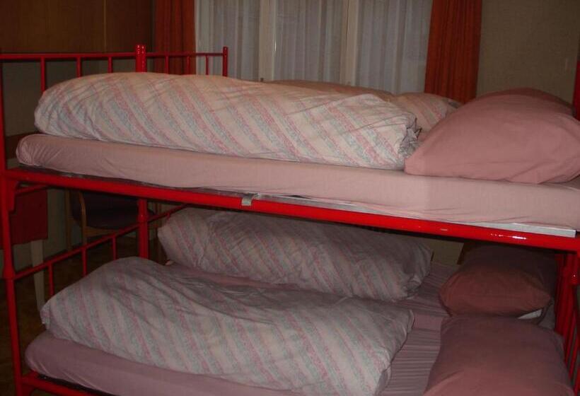 Четырехместный Номер Стандарт, Adrenalin Backpackers Hostel