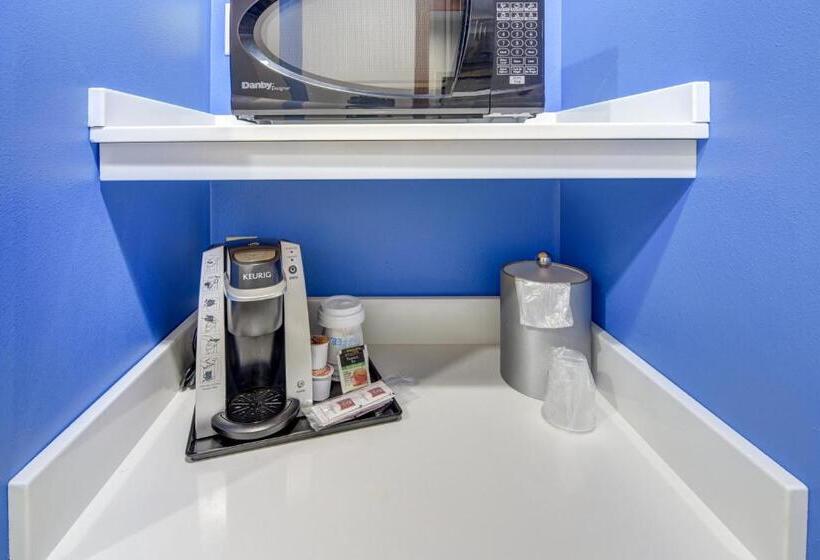 Люкс Кровать Кинг, Holiday Inn Express Hotel & Suites Foley, An Ihg