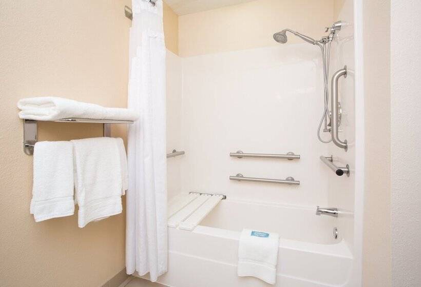 Люкс Адаптированный для Инвалидов, Holiday Inn Express Hotel & Suites Concordia Us 81, An Ihg