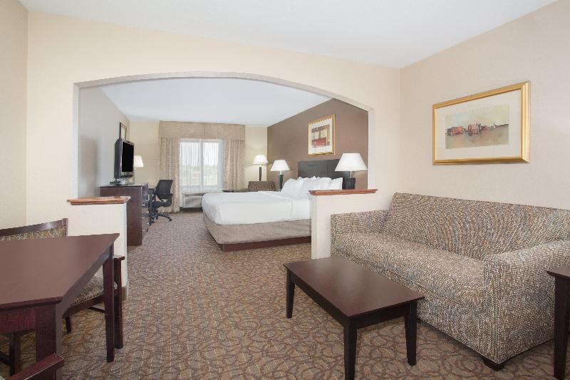 Люкс Кровать Кинг, Holiday Inn Express Hotel & Suites Concordia Us 81, An Ihg