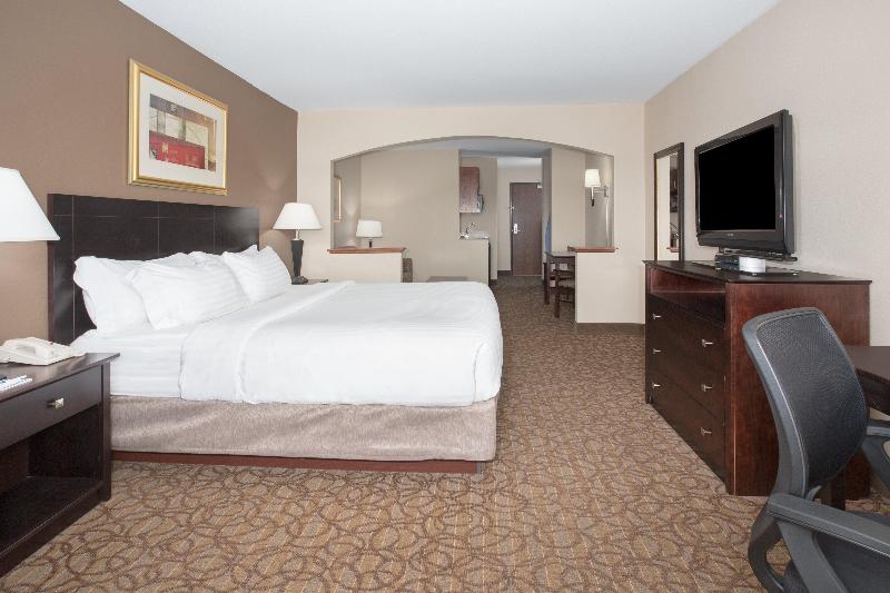 Люкс, Holiday Inn Express Hotel & Suites Concordia Us 81, An Ihg