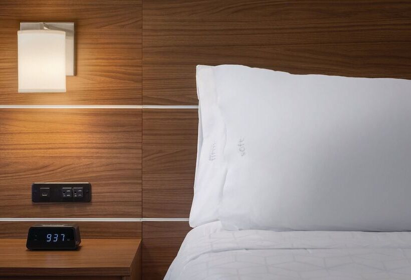 Номер Стандарт, Holiday Inn Express Hotel & Suites Lavonia, An Ihg