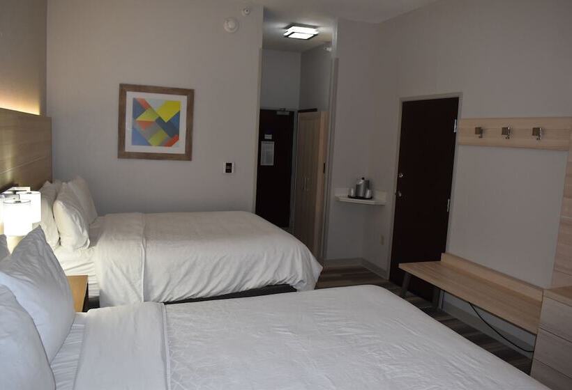 带2个双人床的标准工作室, Holiday Inn Express Hotel & Suites Mcpherson, An Ihg