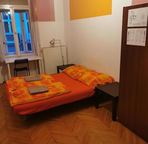 带共用浴室的标准房间, Boomerang Hostel