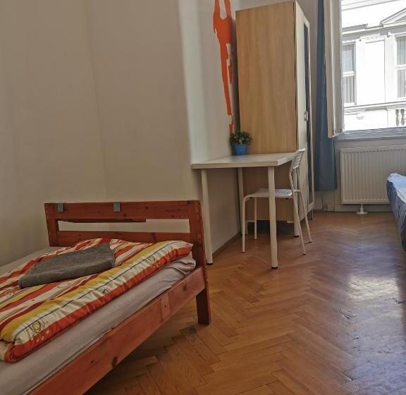 带共用浴室的标准房间, Boomerang Hostel