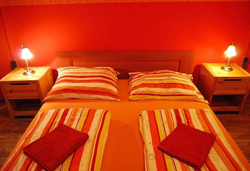 标准间, Boomerang Hostel