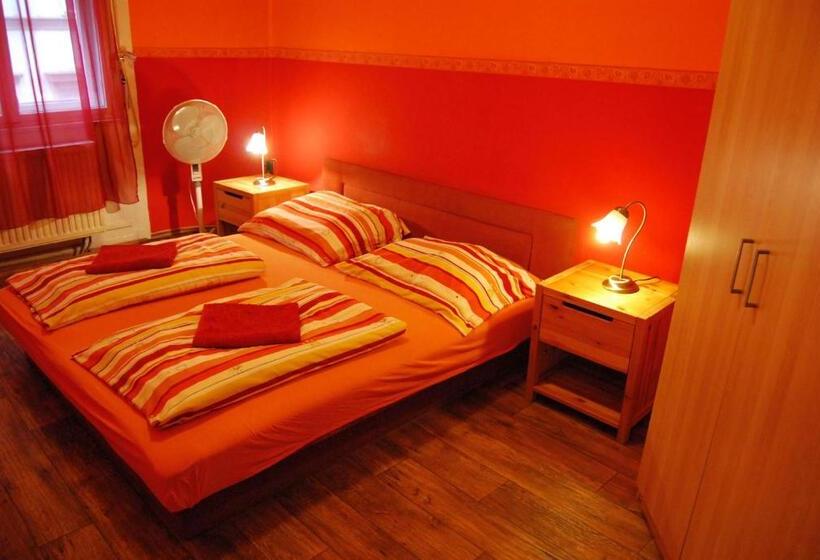 带共用浴室的标准房间, Boomerang Hostel