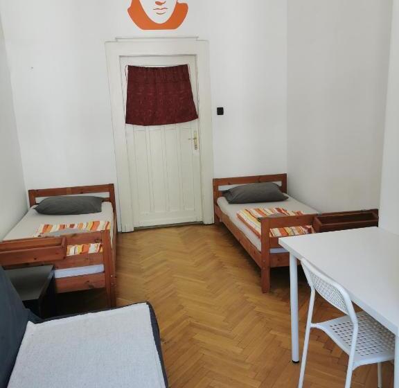 标准间, Boomerang Hostel