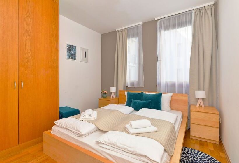 Апартаменты 1 Спальня, Central Passage Apartments By Vagabond