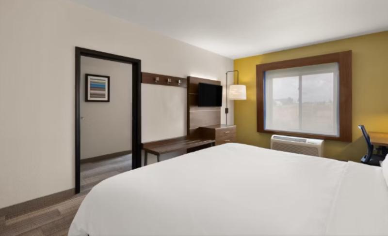 キングサイズベッドのスイートルーム, Holiday Inn Express Hotel & Suites Limon I 70/exit 359, An Ihg