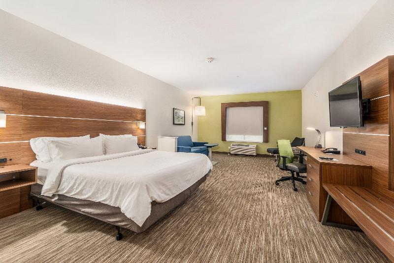 带大床的套房, Holiday Inn Express Suites Van Buren Ft Smith Area, An Ihg