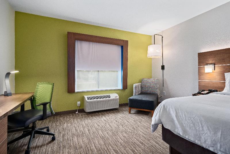 适合残疾人士使用的带超级大床的标准间, Holiday Inn Express Suites Van Buren Ft Smith Area, An Ihg
