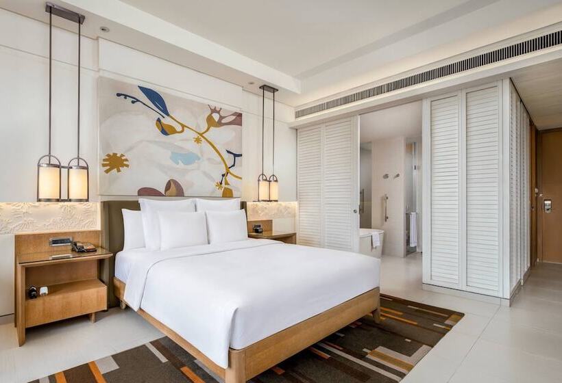 Номер Deluxe с Балконом, Renaissance Sanya Haitang Bay Resort