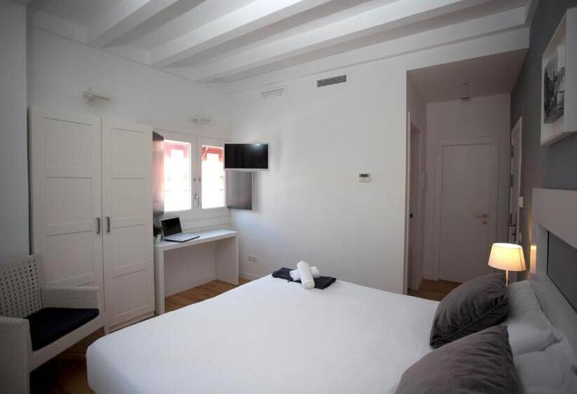 スタンダードルーム, Sitges