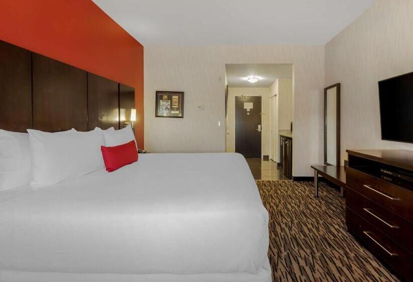 מיטת קינג בסוויטה, C Hotel By Carmen S, Bw Premier Collection