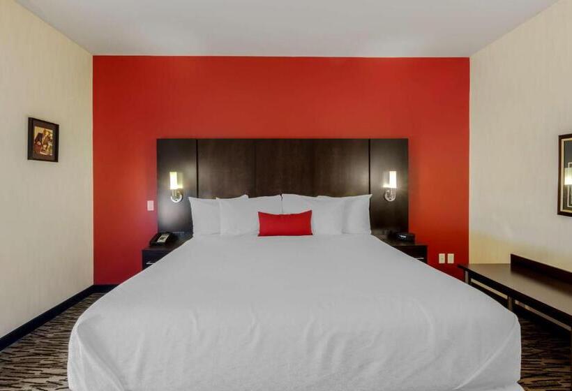 מיטת קינג בסוויטה, C Hotel By Carmen S, Bw Premier Collection