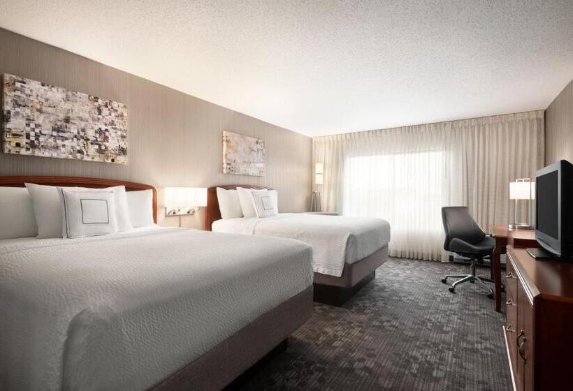 Standard Room, Courtyard Chicago Bloomingdale
