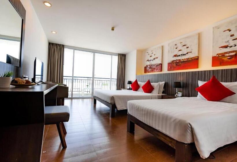 Трехместный Номер Deluxe, J Pattaya