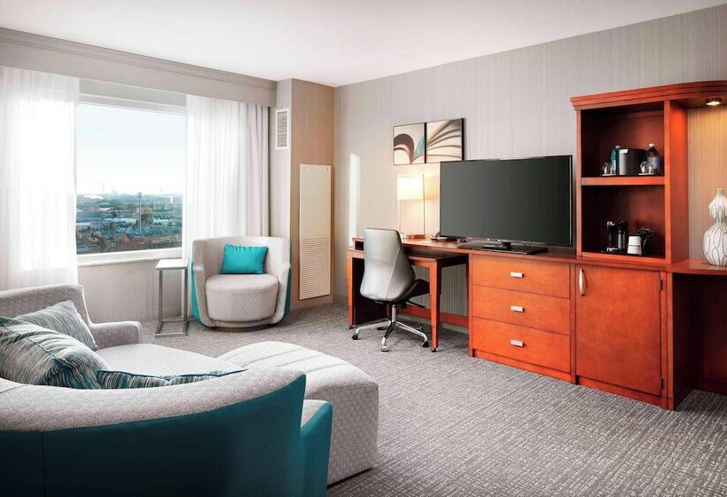 Suite, Courtyard Indianapolis Downtown