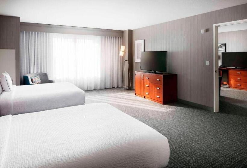 Suite, Courtyard Indianapolis Downtown