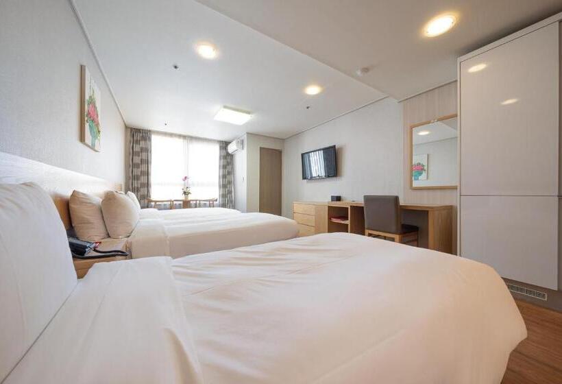 اتاق لوکس سه تخته, Ramada By Wyndham Seoul Dongdaemun
