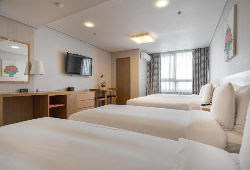 اتاق لوکس چهار تخته, Ramada By Wyndham Seoul Dongdaemun
