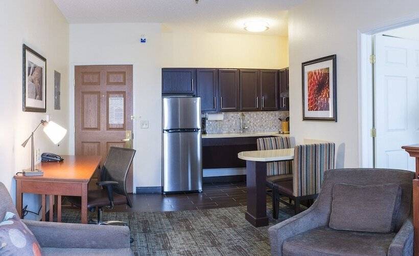 스위트 킹사이즈 침대, Staybridge Suites Fargo By Ihg