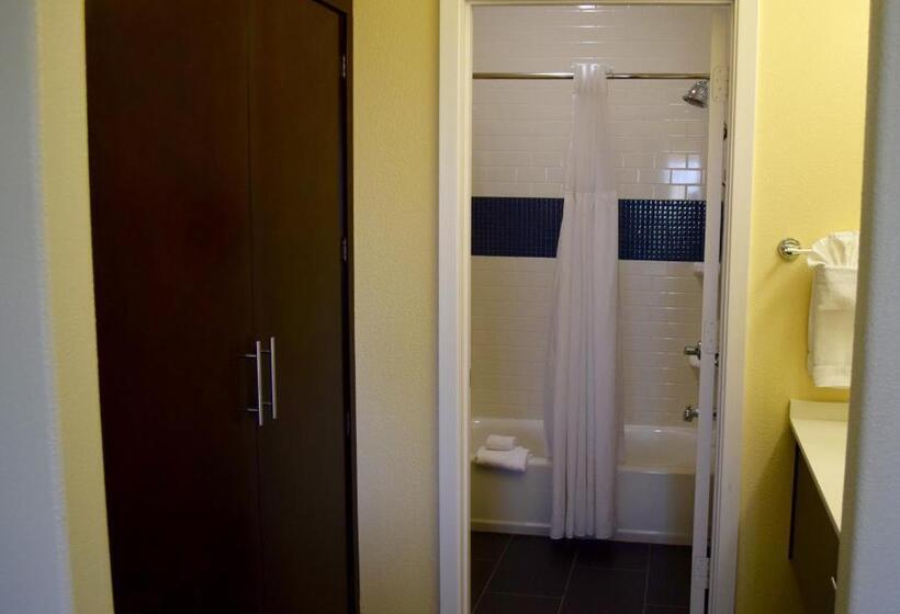 Номер Стандарт Адаптированный для Инвалидов, Staybridge Suites Houston Stafford   Sugar Land, An Ihg